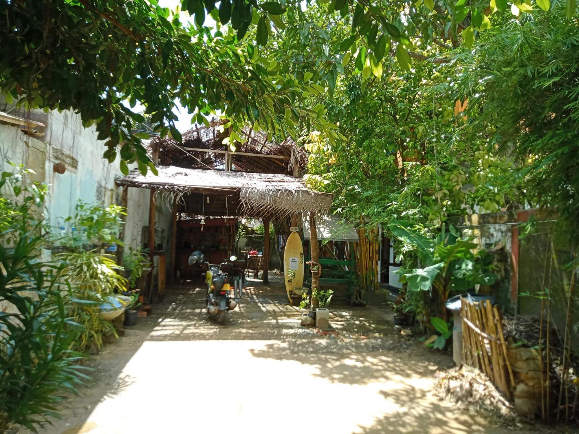 Suninn Hostel And Surf School 웰리가마 외부 사진