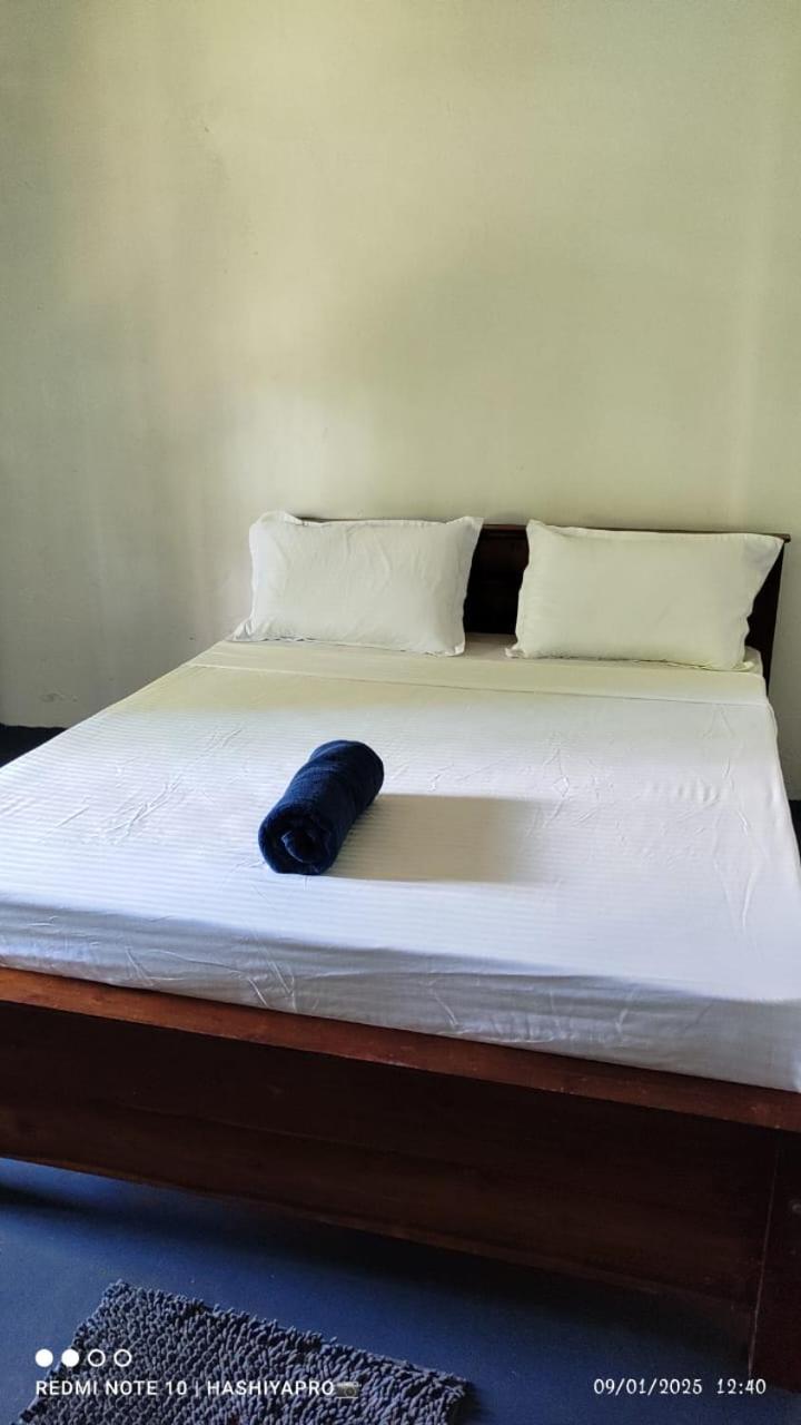 Suninn Hostel And Surf School 웰리가마 외부 사진